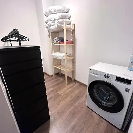 Διαμέρισμα Brand New Half-basement Apart. *